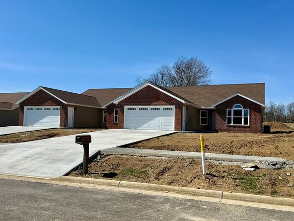 1367 Deer Ridge Lane, Ontario, OH 44906