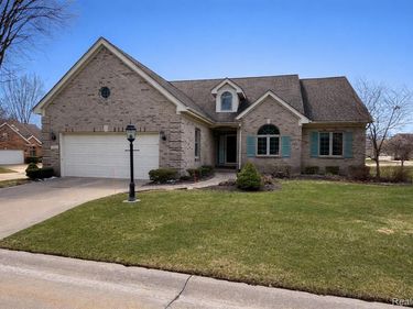 8518 Invitational Drive S, Washington Twp, MI 48094