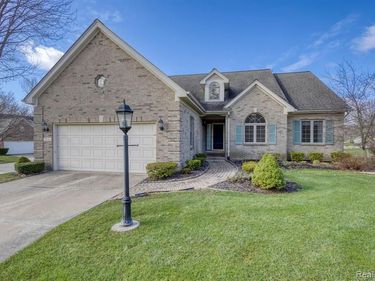 8518 Invitational Drive S, Washington Twp, MI 48094