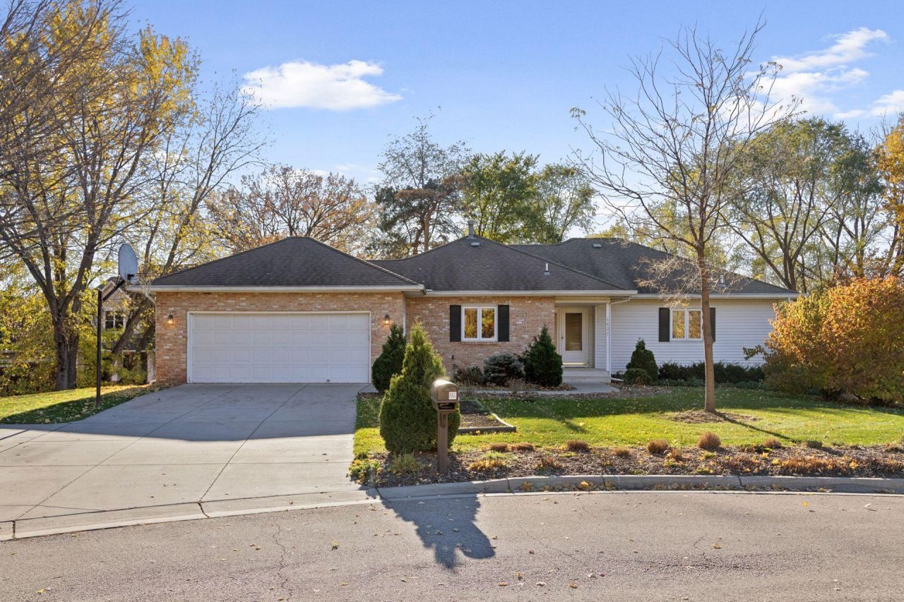 1837 Victoria Road S, Mendota Heights, MN 55118 Main Photo