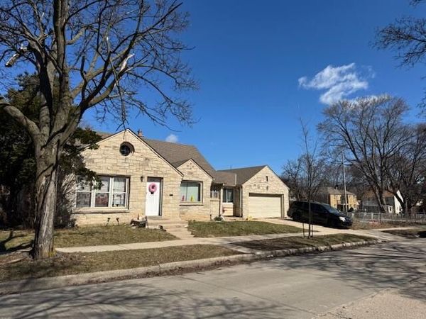 4240 W Fiebrantz AVENUE, Milwaukee, WI 53216