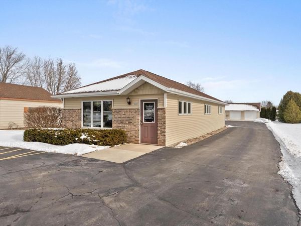 1925 N Rapids ROAD, Manitowoc, WI 54220