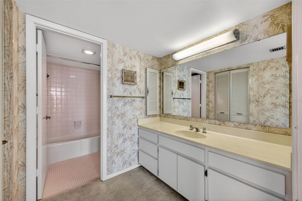 1111 N Gulfstream Avenue , Unit 16D, Sarasota, FL 34236 Photo