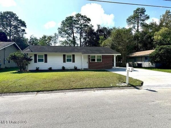 125 Linda Circle, Ocean Springs, MS 39564