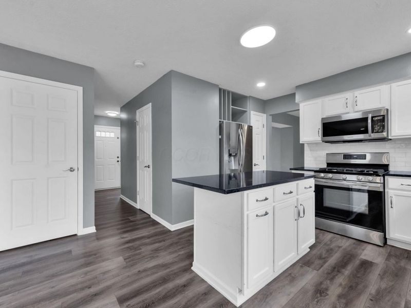 8690 Kirkland Drive , Lewis Center, OH 43035 Photo 12