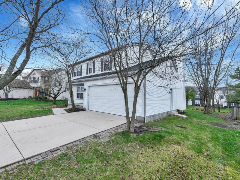 8690 Kirkland Drive , Lewis Center, OH 43035 Photo 3