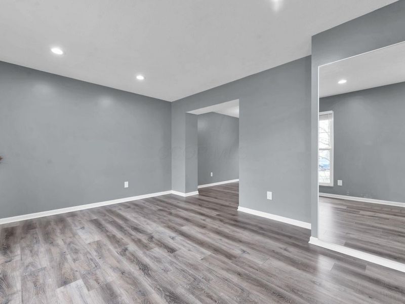 8690 Kirkland Drive , Lewis Center, OH 43035 Photo 6