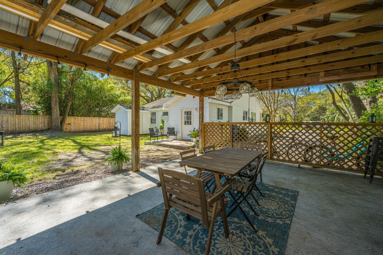 6 Stratford Road Photo 32