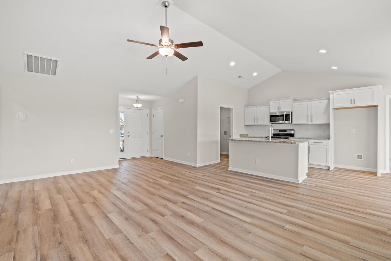 920 Woodside Dr. Photo 3