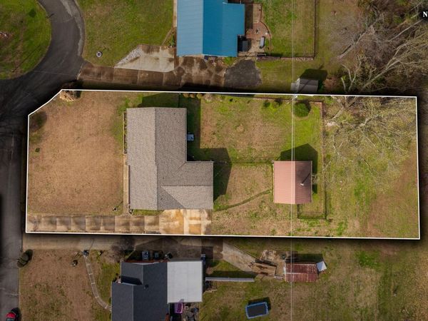 648 Edgewood Circle , Dresden, TN 38225