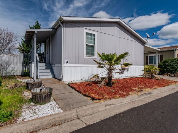 2552 Thorn Oak Drive, Unit SPC 9, Medford, OR 97501
