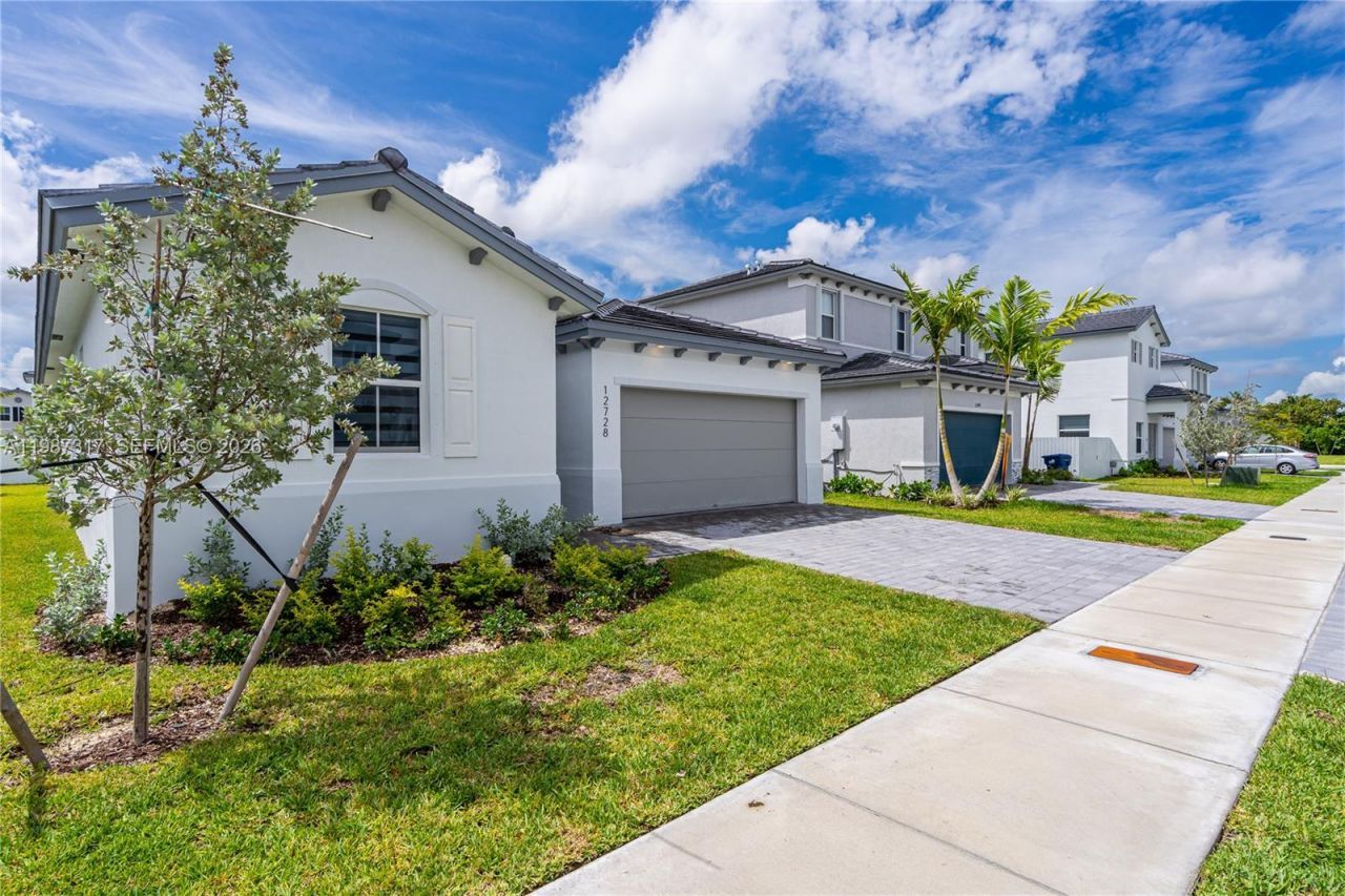 12728 SW 214th Ter, Miami, FL 33177 Photo