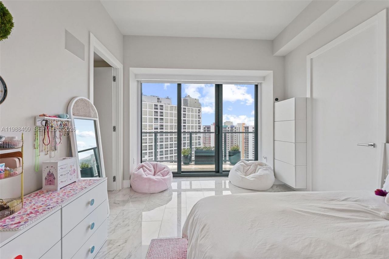 1451 Brickell Ave , Unit 2802, Miami, FL 33131 Photo