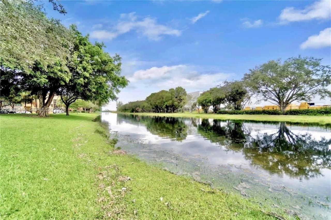 15525 N Miami Lakeway N , Unit 209-8, Miami Lakes, FL 33014 Photo