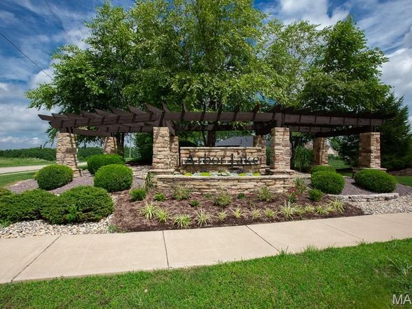 3511 S Arbor Lake Drive , Edwardsville, IL 62025