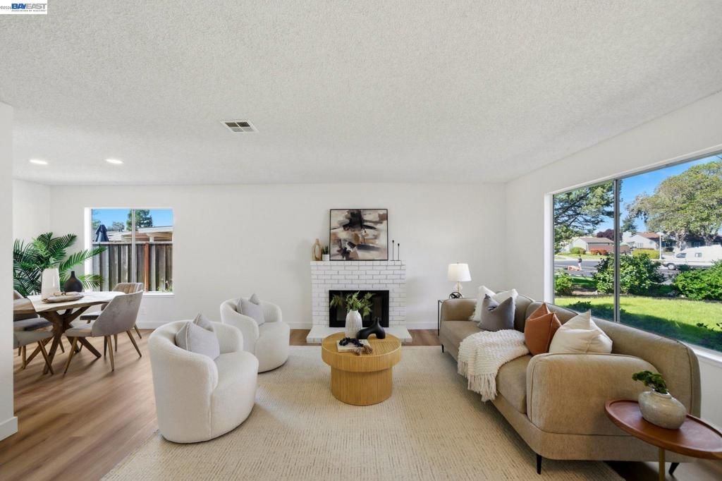 1686 Rhododendron Dr, Livermore, CA 94551 Main Photo