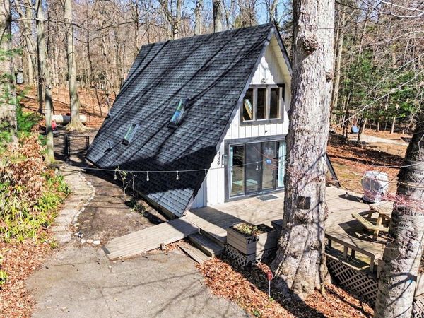 7149 Maple Avenue, South Haven, MI 49090