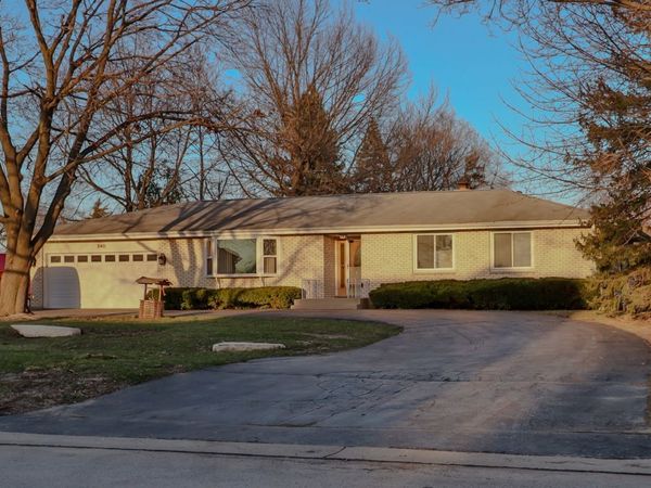 7N240 West End Road , Roselle, IL 60172