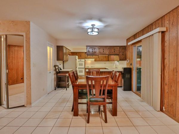 7N240 West End Road , Roselle, IL 60172