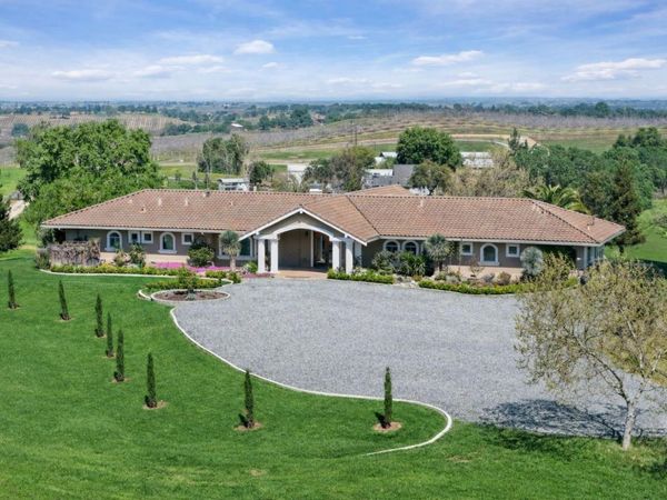 20820 E Acampo Rd, Clements, CA 95227