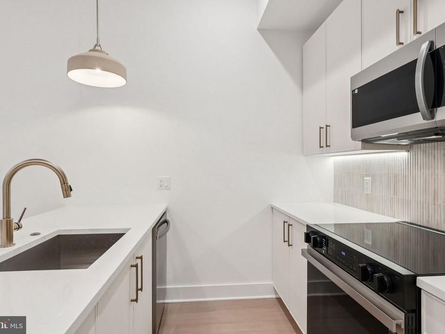 20 30 W Allens Lane, Unit 110, Philadelphia, PA 19119 Main Photo
