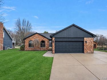 51604 Base Street, New Baltimore, MI 48047