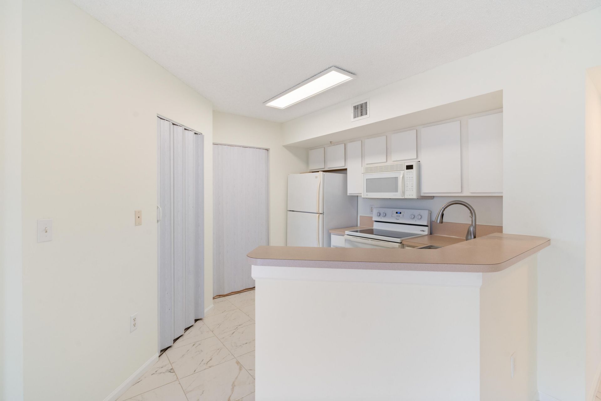 1200 Scotia Drive, Unit 404, Hypoluxo, FL 33462 Photo