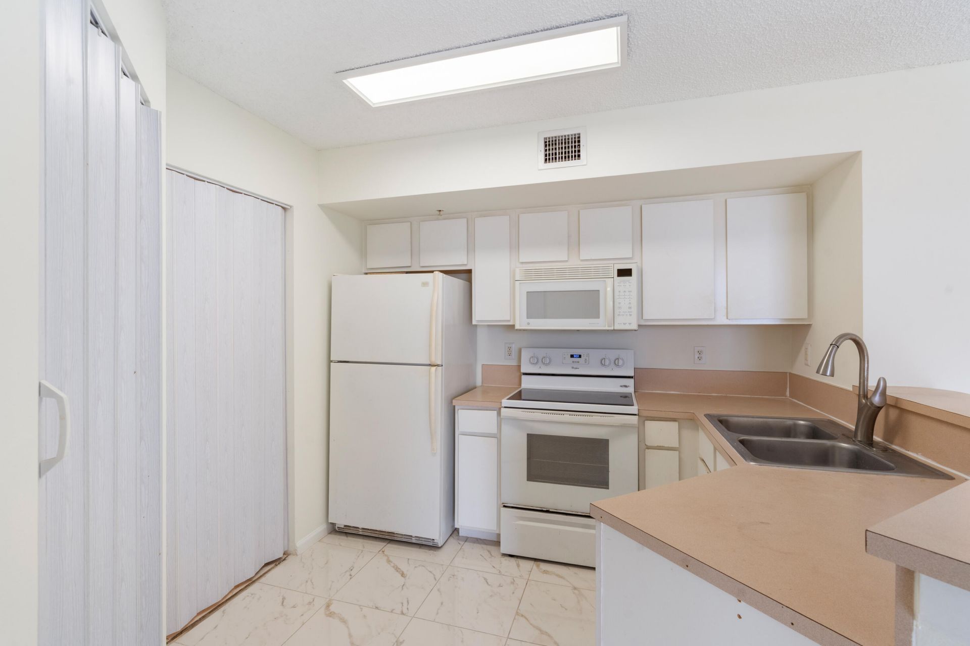 1200 Scotia Drive, Unit 404, Hypoluxo, FL 33462 Photo