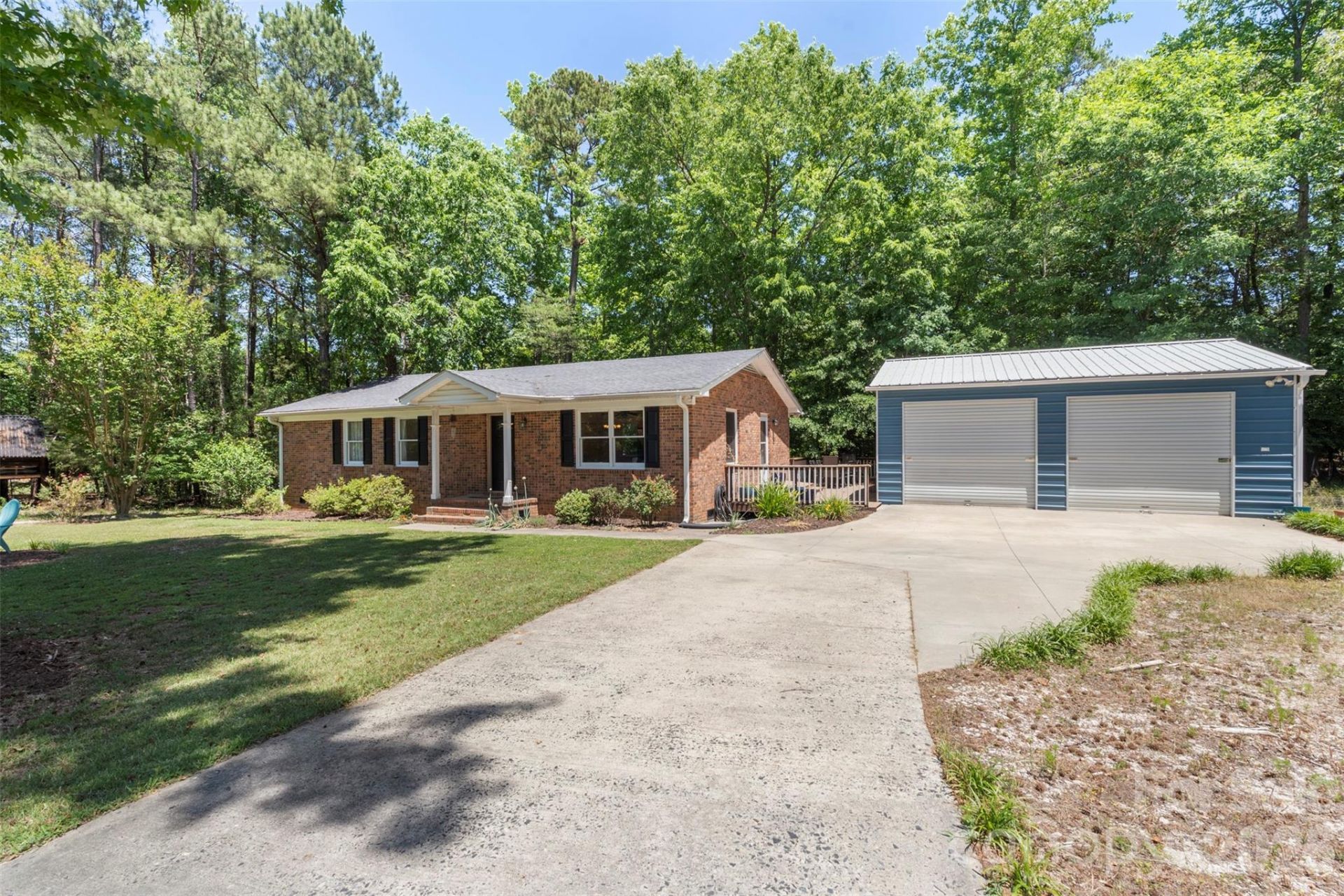 1122 Pine Knot Court, Clover, SC 29710 Main Photo