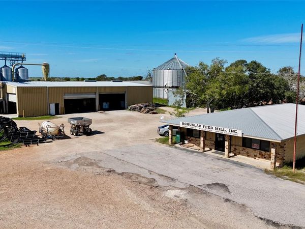 6022 Fm 532 RD, Moulton, TX 77975