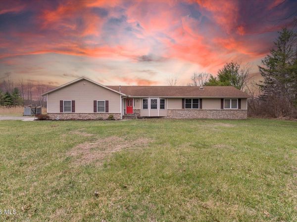 1610 Berkey Road, Swanton, OH 43558