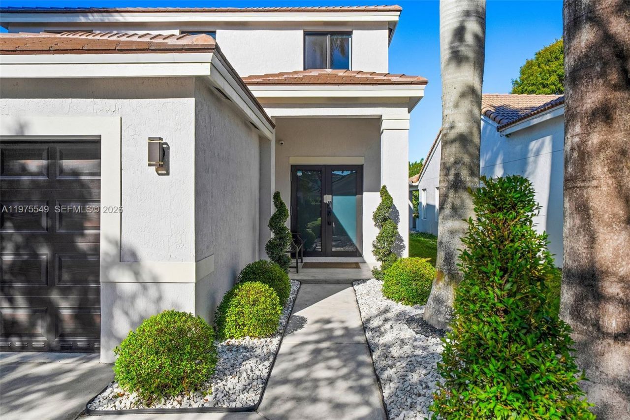 1077 Golden Cane Dr , Weston, FL 33327 Photo