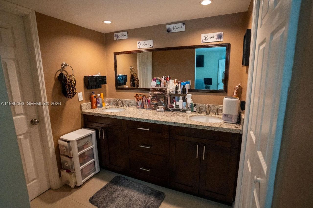 333 Ives Dairy Rd, Unit A33306, Miami, FL 33179 Photo