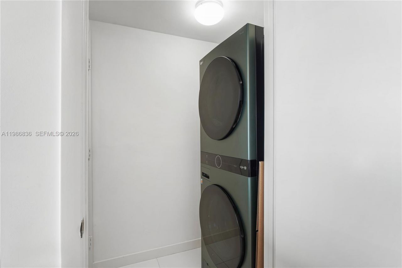 495 Brickell Ave , Unit 3311, Miami, FL 33131 Photo