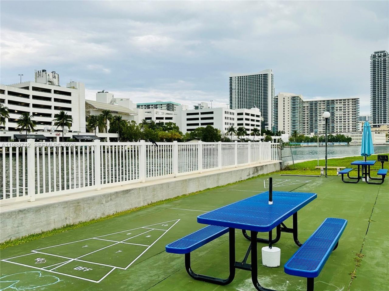 600 E Parkview Dr, Unit 316, Hallandale Beach, FL 33009 Photo
