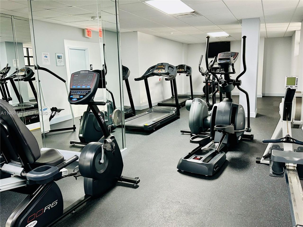 600 E Parkview Dr, Unit 316, Hallandale Beach, FL 33009 Photo
