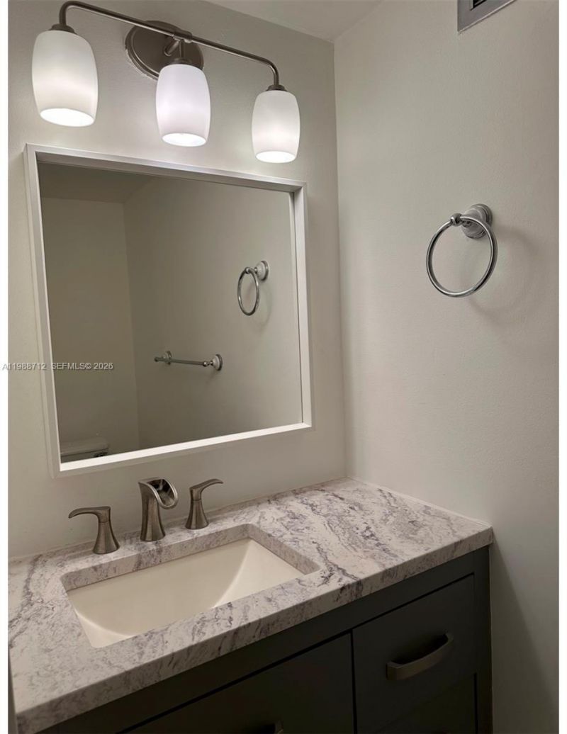 600 E Parkview Dr , Unit 316, Hallandale Beach, FL 33009 Photo