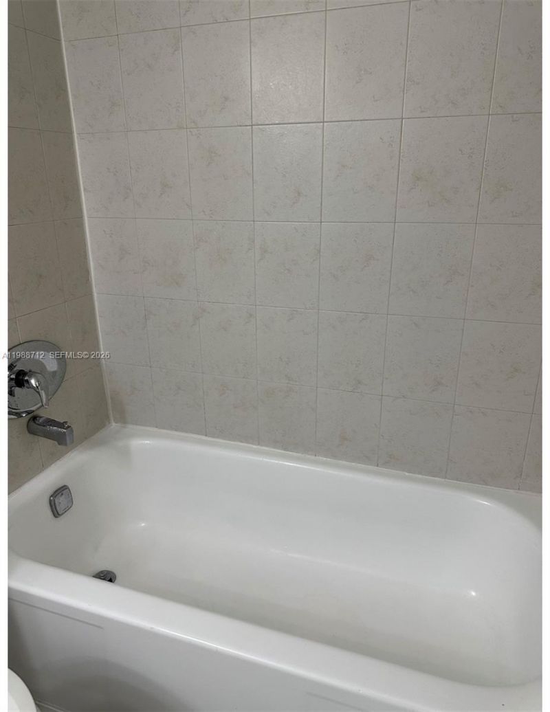 600 E Parkview Dr , Unit 316, Hallandale Beach, FL 33009 Photo