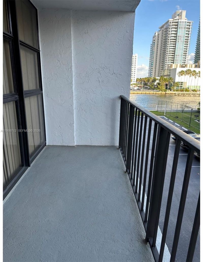600 E Parkview Dr , Unit 316, Hallandale Beach, FL 33009 Photo