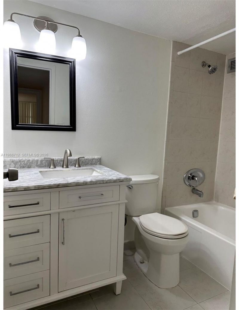 600 E Parkview Dr, Unit 316, Hallandale Beach, FL 33009 Photo