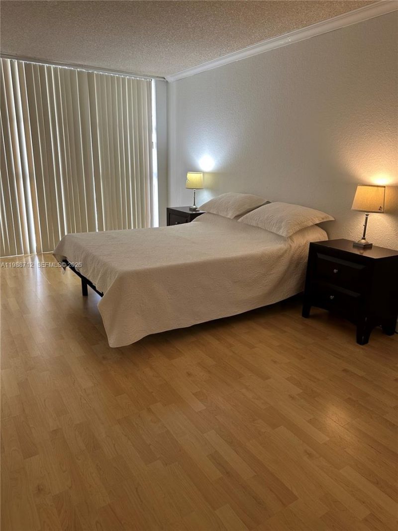 600 E Parkview Dr, Unit 316, Hallandale Beach, FL 33009 Photo