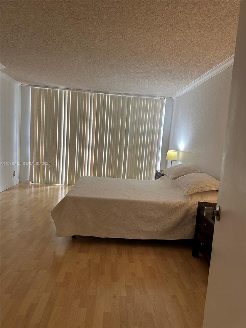 600 E Parkview Dr, Unit 316, Hallandale Beach, FL 33009 Photo