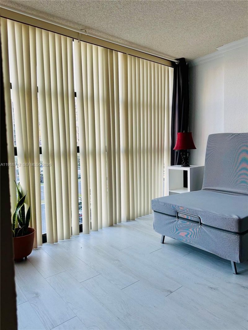 600 E Parkview Dr, Unit 316, Hallandale Beach, FL 33009 Photo