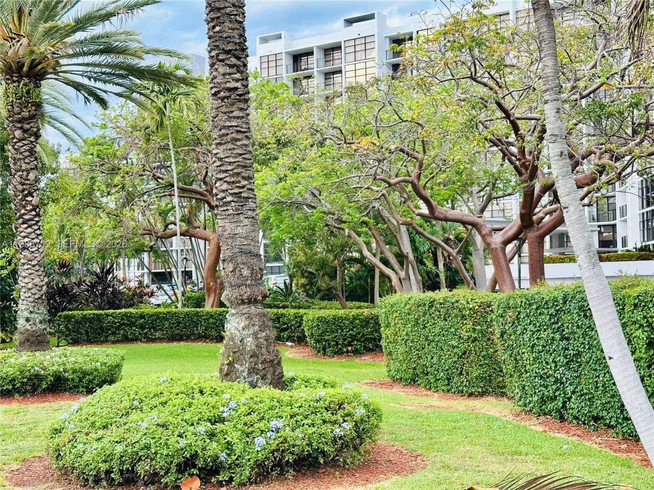 600 E Parkview Dr, Unit 316, Hallandale Beach, FL 33009 Photo