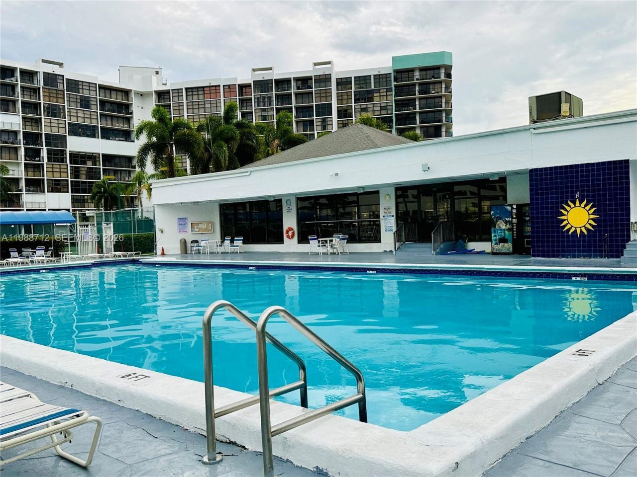 600 E Parkview Dr, Unit 316, Hallandale Beach, FL 33009 Photo