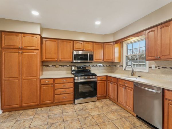 1903 Hazelwood Drive, Lindenhurst, IL 60046