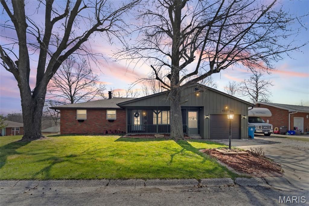 4917 W Hill Drive, Godfrey, IL 62035 Main Photo