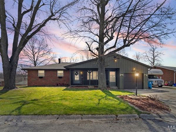 4917 W Hill Drive, Godfrey, IL 62035