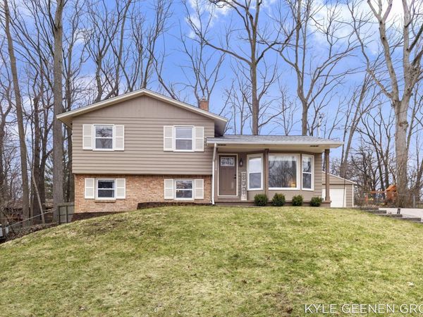 2226 Greenview Drive SW, Wyoming, MI 49519