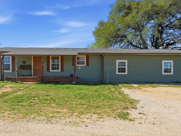 8204 New Sulphur Springs Rd, San Antonio, TX 78263